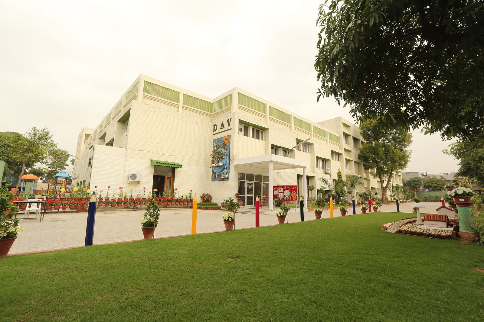 D A V English Medium Model Senior Secondary School