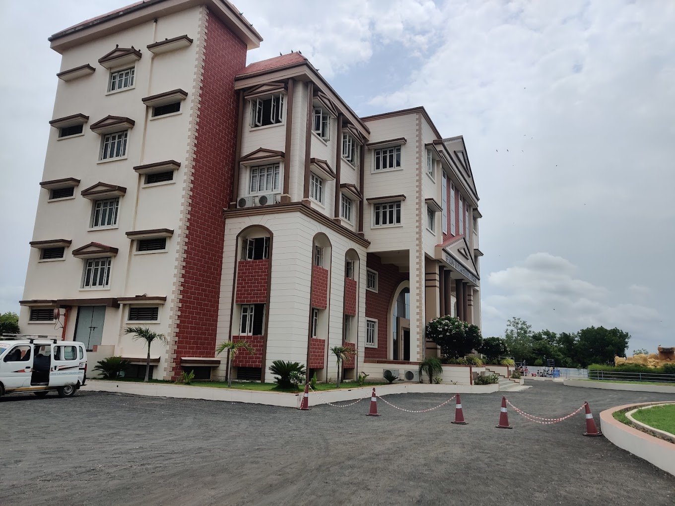 Genius International School