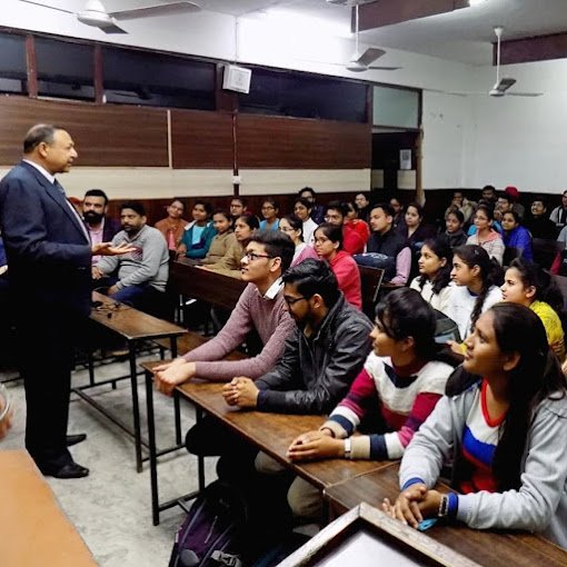 GK Institute of Commerce